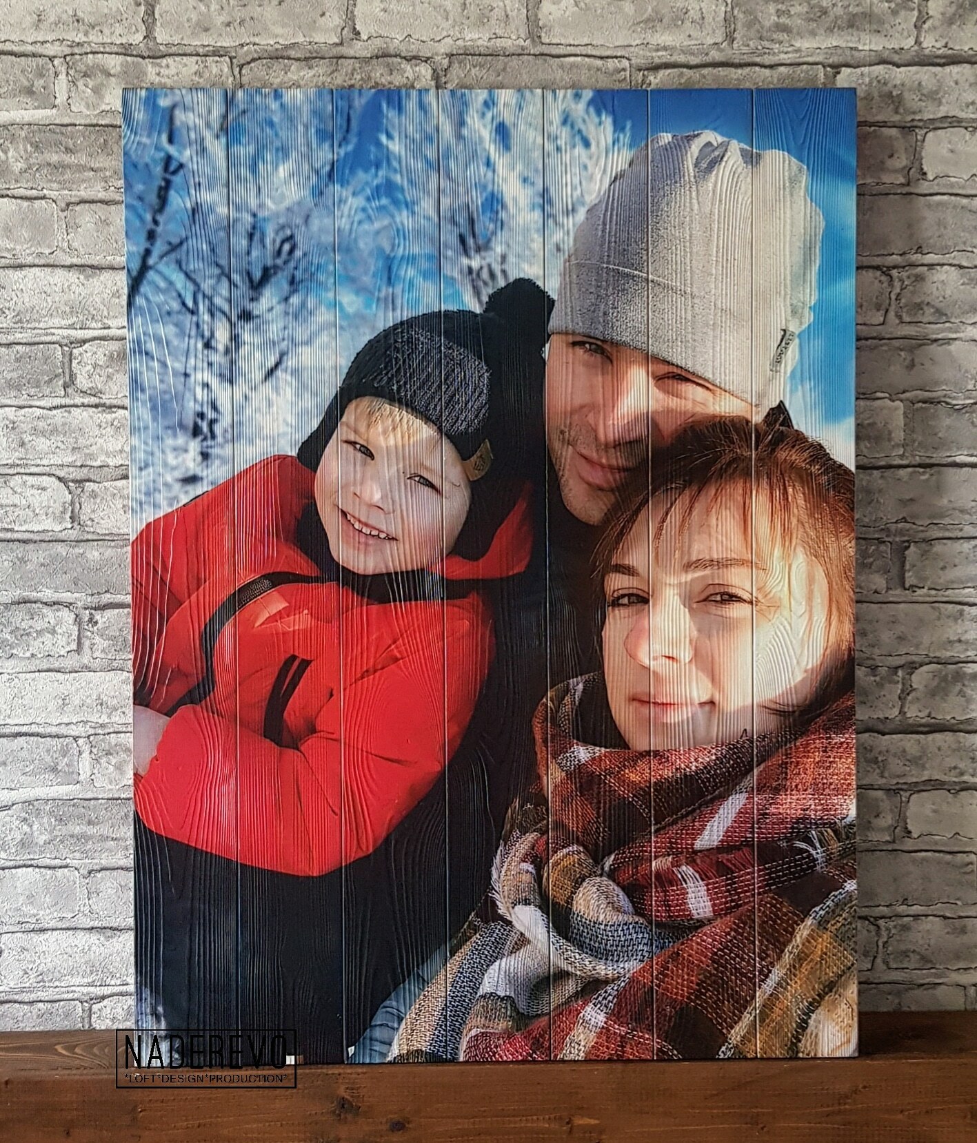 Печать на досках — фотография готового изделия 2. Источник: NADEREVO.RU; пример исполнения, не работа ВФ.
